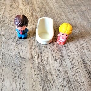 Vintage 1975 Kenner tree tots Figures And Little Chair